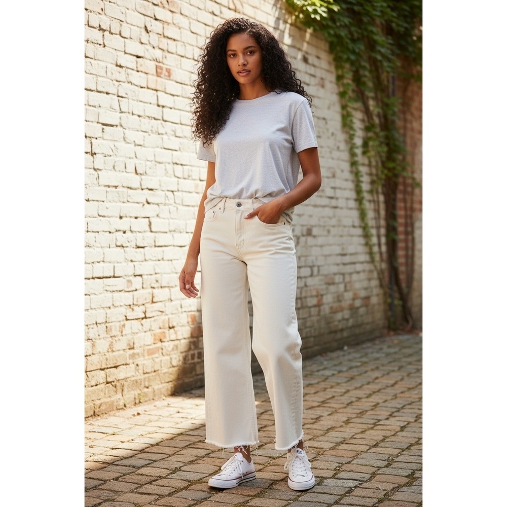H & M Women's Wide Leg Crop Jeans Cream Distressed Raw Hem Size 2